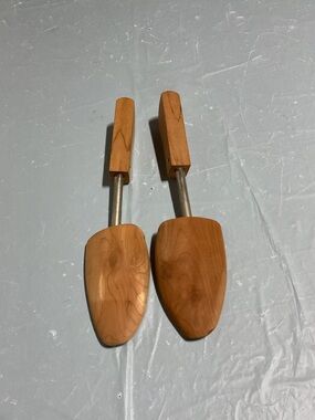 Wooden Shoe Trees - Pair in Warm Natural Wood 1044